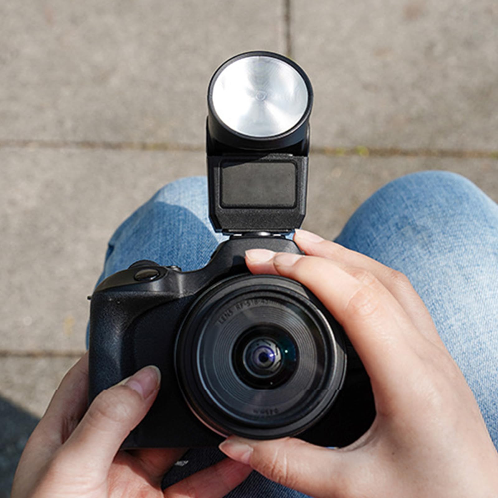 Luz de video compacta ideal para calle y eventos, ofrece una iluminación estable en múltiples modos de fotografía callejera