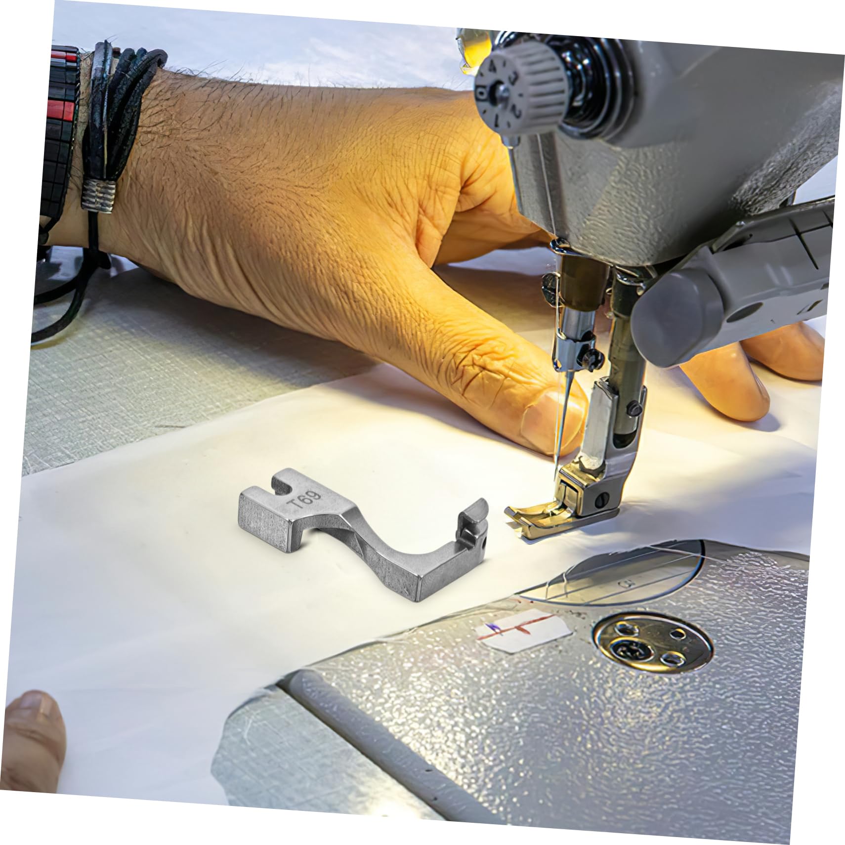 Pied-de-biche pour Fermeture Éclair Industrielle T69 Réglable, 2 Pièces | Compatible Brother, Design Unilatéral avec Rainure, Accessoire pour Machine à Coudre Industrielle