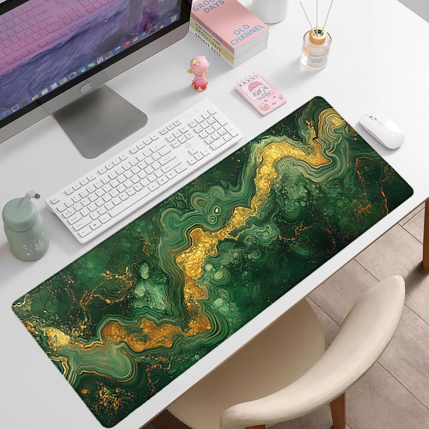 Podkładka pod mysz XXL krajobraz - 1400x600x3mm - zielona duża mata na biurko z przeszytymi krawędziami i antypoślizgowa wodoodporna do komputera, laptopa poprawia precyzję i szybkość. -35584