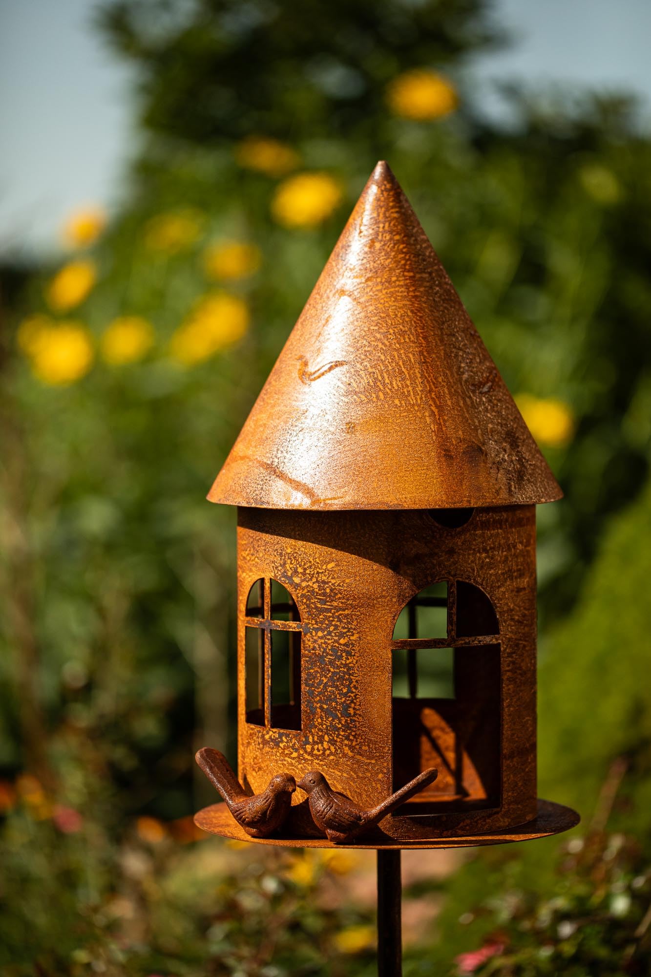 Bornhöft Edelrost Garten Deko Vogelhaus Gartendekoration Naturrost rostige Dekoration Gartenstecker Beetstecker Topfstecker Kerzenhalter Vogelfutterhaus Futterhaus mit Vögeln für Außenberreich