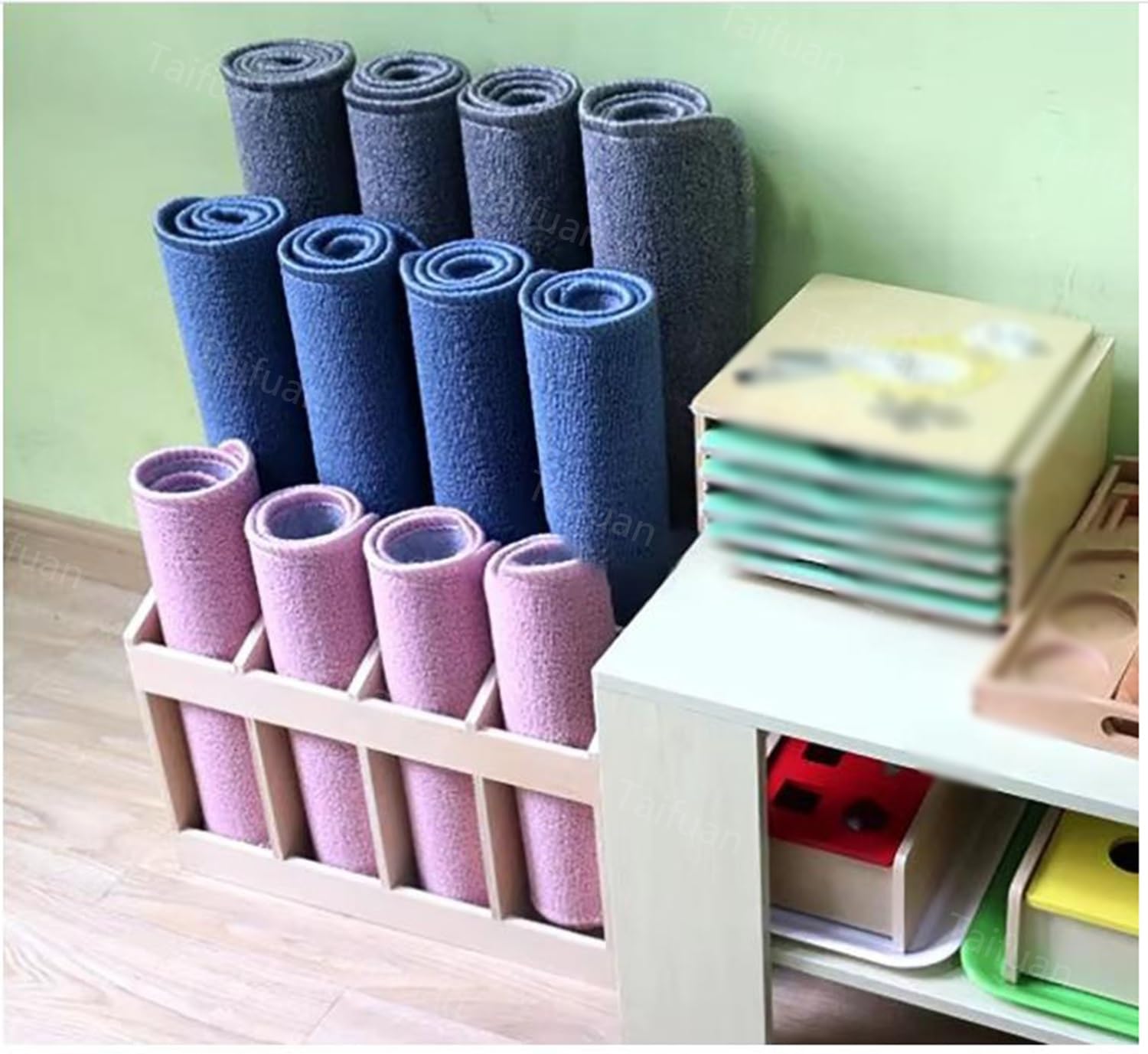 Supporto per tappeti Montessori con 12 scomparti, ripiano in legno per tappeti per il gioco sensoriale, scatola porta tappetino da yoga per la scuola materna e lasilo.