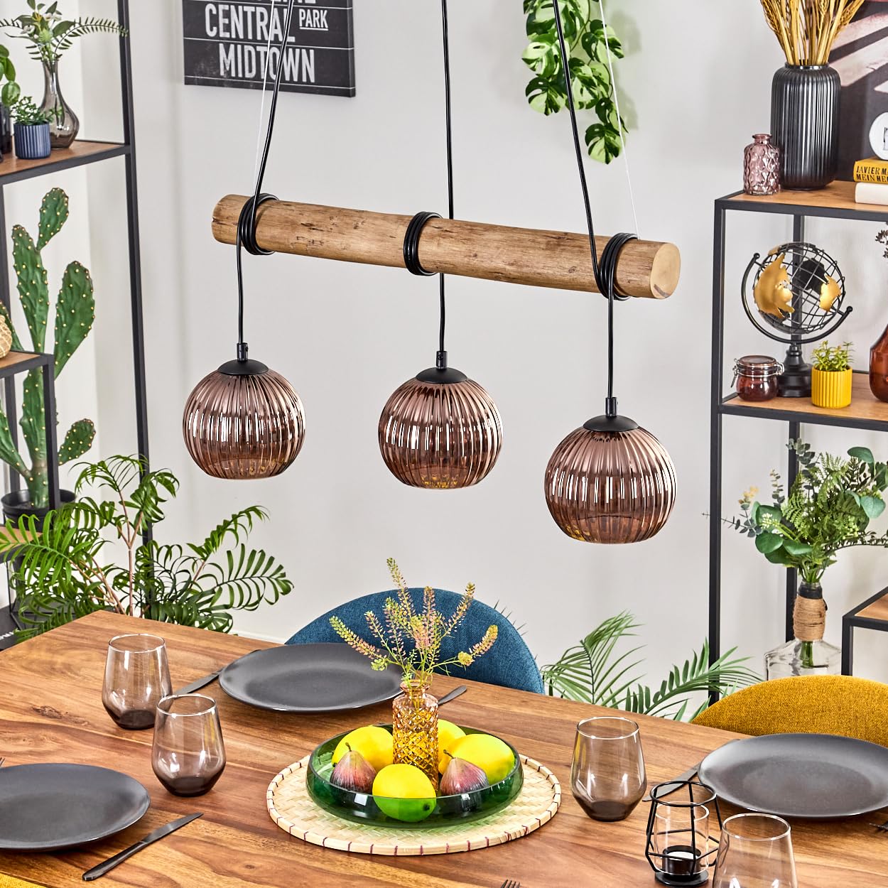 HOFSTEIN Pendelleuchte Koyoto, 3-flammige Hängelampe aus Metall/Holz/Riffelglas in Schwarz/Natur/Kupfer, Hängeleuchte Boho mit Glasschirmen, Holzbalken, max. 150 cm, E27, Esszimmer, Wohnzimmer, Küche