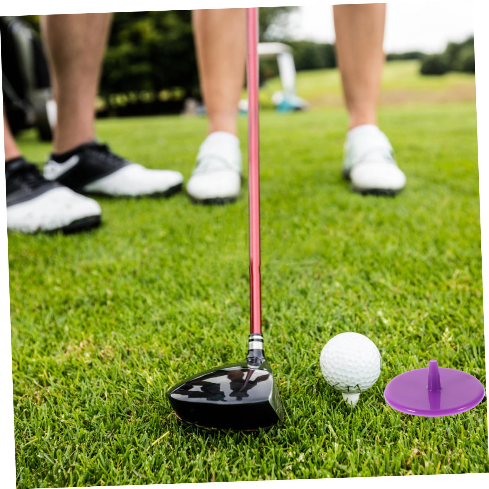 INOOMP 100 Stück Golf Ballmarker aus Kunststoff Leichte Runde Ballmarkierer Tragbare Positionierungsmarkierungen für Golfbälle dem Golfplatz Zufällige Farbe