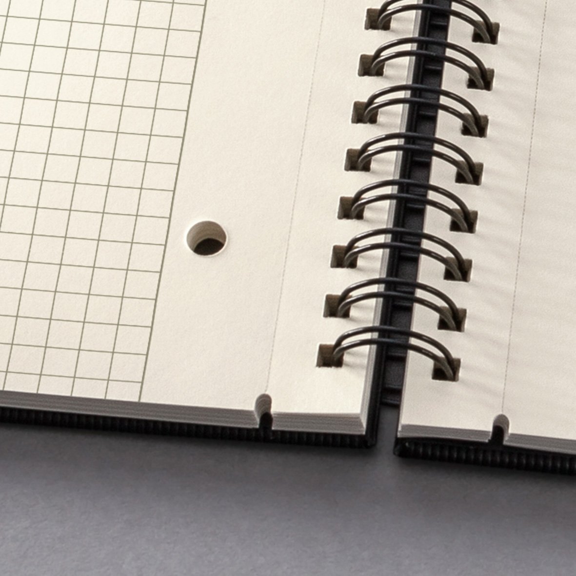 SIGEL CO840/3 Premium Spiralblock A4, kariert, schwarz, 80 Blatt, 3er Pack, sehr stabiler Hardcover-Einband, mit versetzbarem Register, Einsteckfach, aus nachhaltigem Papier, Conceptum | CO840/3, 80 Blatt, mit versetzbarem Register, sehr stabiler Hardcove