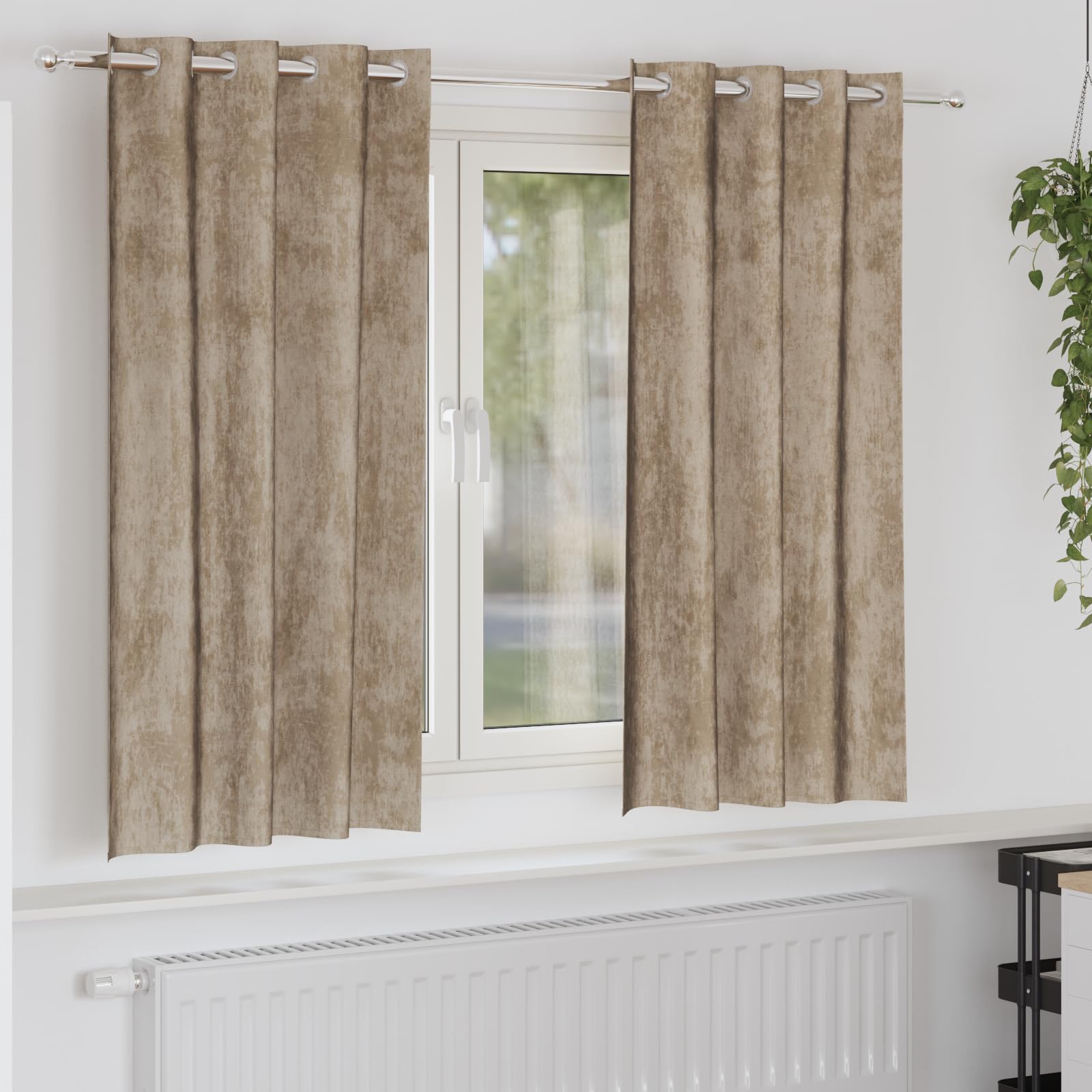 Rideaux velours filtration lumière pour tamiser l'ambiance de la chambre