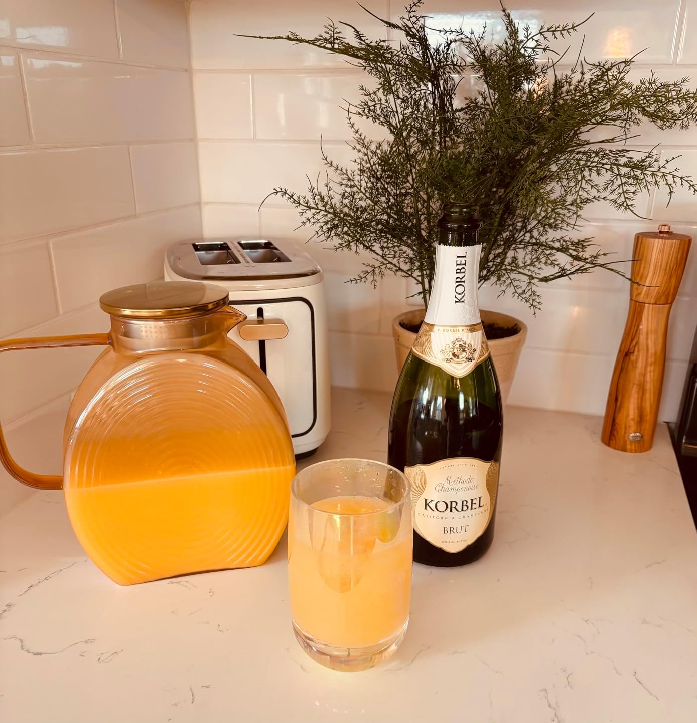 Glass Water Pitcher with Lid for Fridge- 2L Borosilicate Glass Juice Pitcher, Sun Tea Jar Lemonade Drink pitchers Water Jug for Party - Image 7