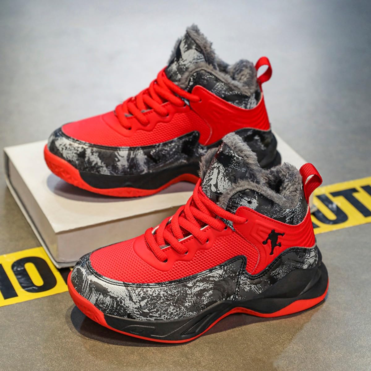 Chaussures de Basketball Enfant Hiver Chaud Fourré Peluche Hautes Semelle Antidérapante PU Baskets Garçons Filles
