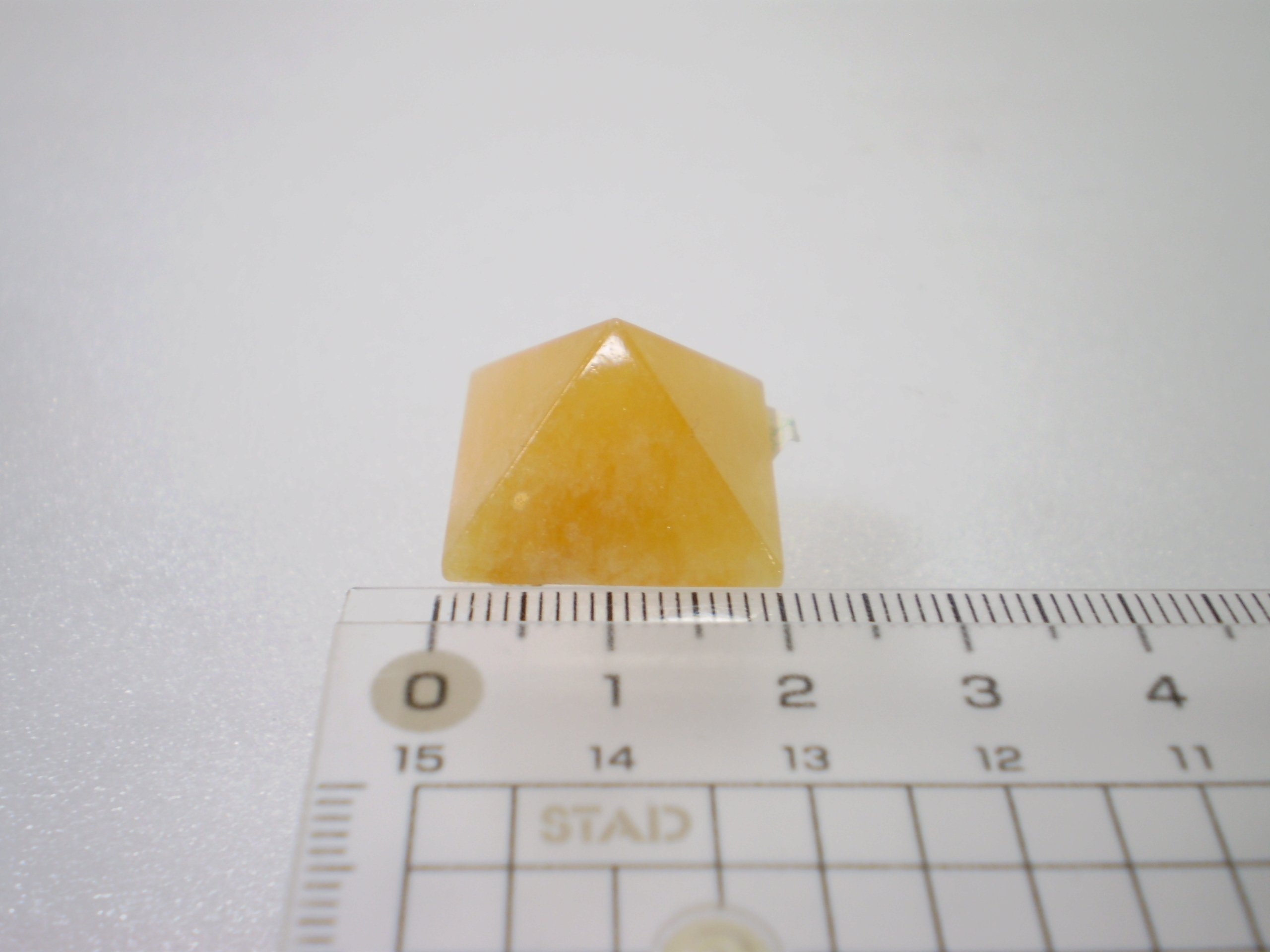 Amazon.co.jp: オレンジカルサイト (方解石)のピラミッド 天然石 Amazon.co.jp: オレンジカルサイト (方解石)のピラミッド 天然石