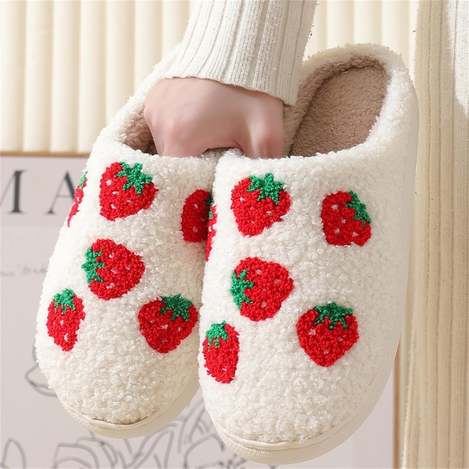 Women Slippers Cute Pattern Strawberry Slippers Warm Soft Bedroom Shoes Fuzzy Closed Toe Sandals Non Slip House Bedroom Slippers - Image 3