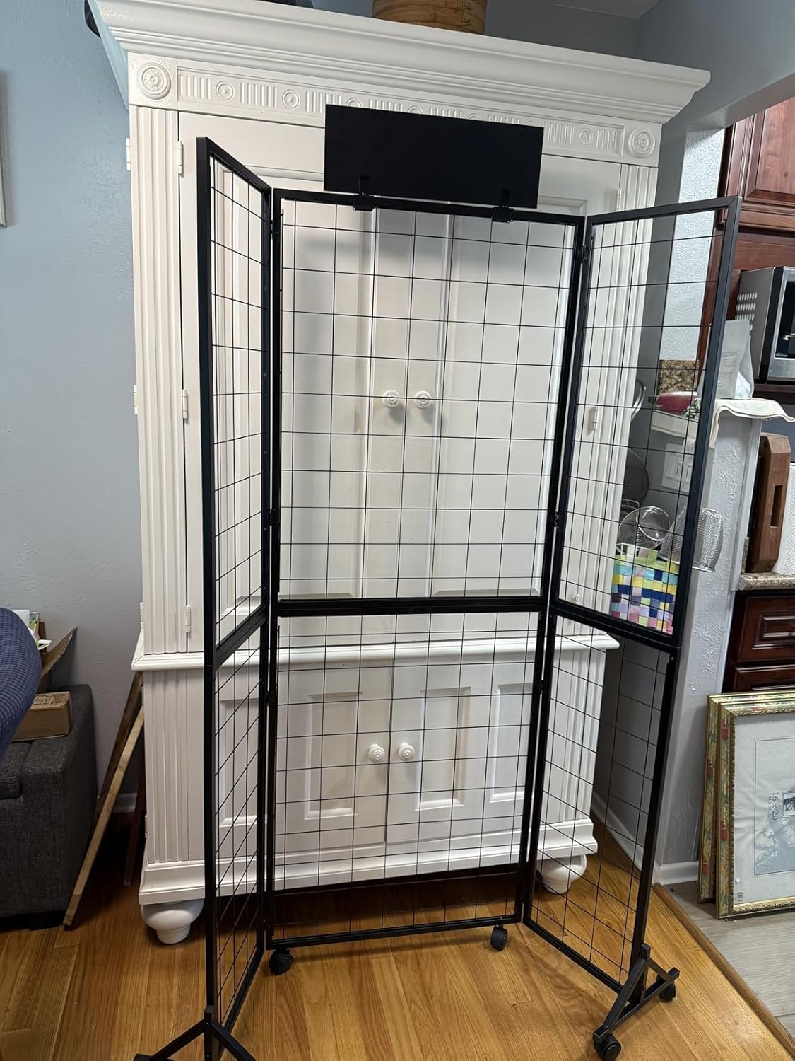 Foldable Grid Wall Panel, 6' x 4.25' Ft Gridwall Display Stand with Notice board, Heavy Duty Sturdy Floorstanding Wire Grid Display Rack, Movable Silent Wheel, Ideal for Retail & Art Craft Fairs