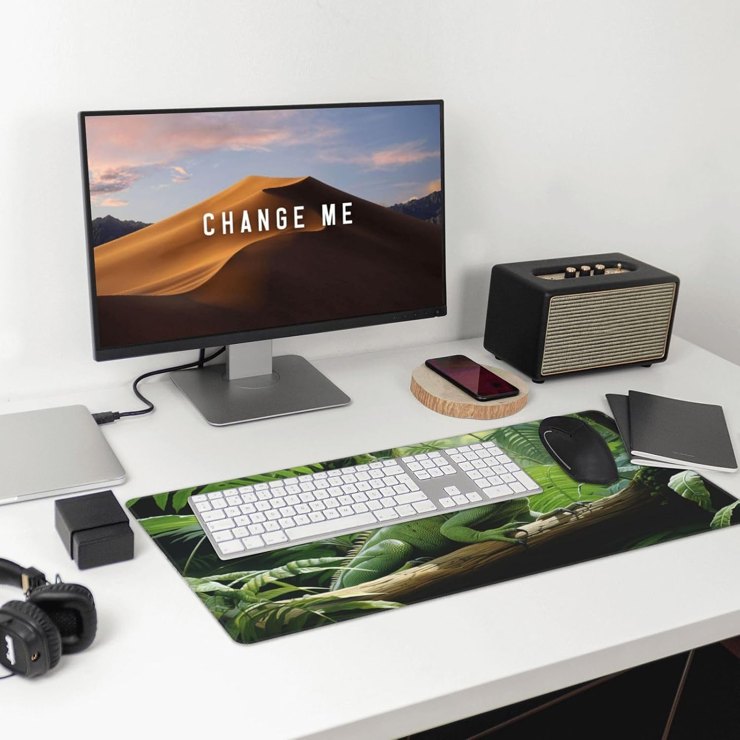 The Green Lizard Large Gaming Office Mouse Pad-Durable,Non-Slip,Eco-Friendly Desk Mat for Enhanced Comfort and Stability.