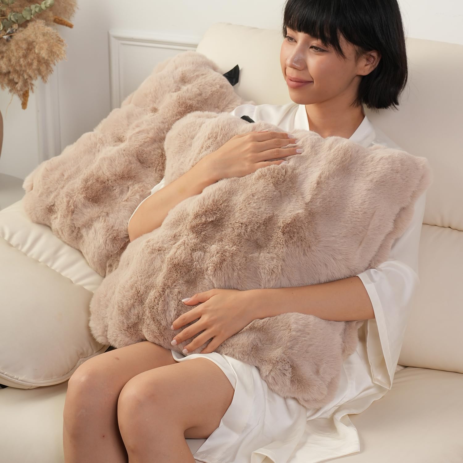 Pack of 2 Fluffy Faux Rabbit Fur Pillow Covers 20x20 inch Super Cozy Plush Fuzzy Bubble Pillow Cases for Throw Pillows, Cream Soft Farmhouse Home Decorative Cushion Cover for Sofa Bedroom Pillow Shell