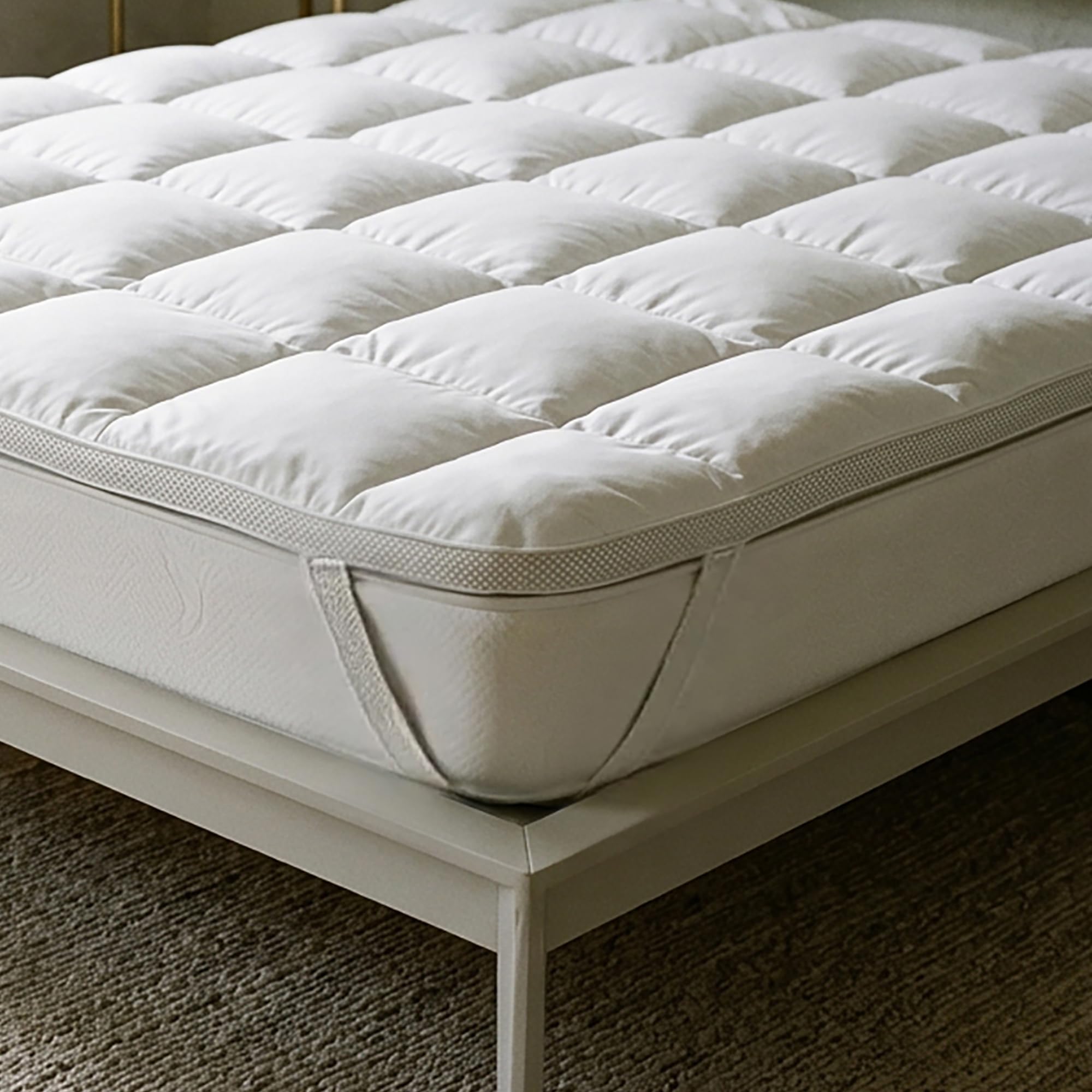 Topper Matrimoniale Fancy in Microfibra con Imbottitura di 300gr/mq - NON SCIVOLA con Cinghie Angolari - Trapuntato per Mantenere Uniforme l'Imbottitura e la Morbidezza (160x195cm)