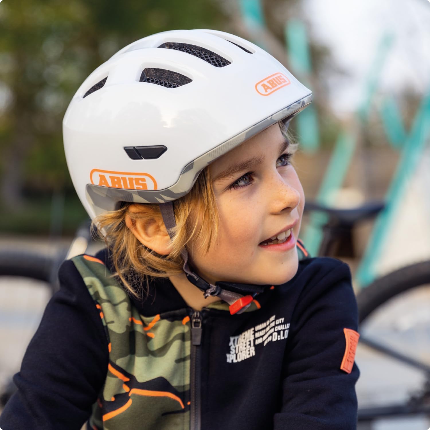 ABUS Casque pour Enfants Smiley 3.0 ACE LED - Casque de vélo avec lumière - Ajustement Profond & Place pour Une Tresse - pour Filles et garçons