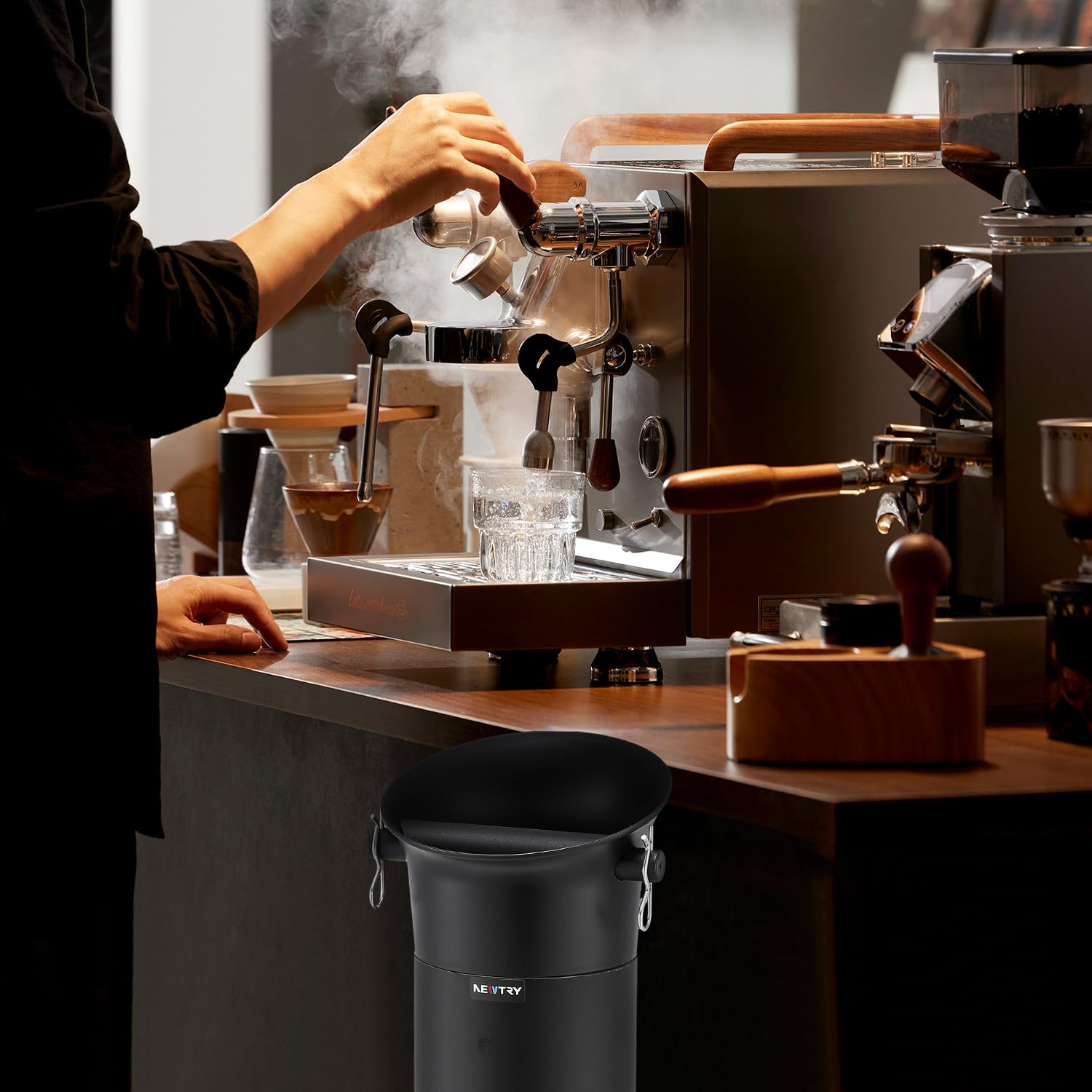 NEWTRY Boîte à Café Commercial, Bac à Marre de Café Expresso - Grande capacité - 19 l - Accessoires pour Barista, Café, Bar avec 30 sacs poubelle, serviettes et brosses de nettoyage