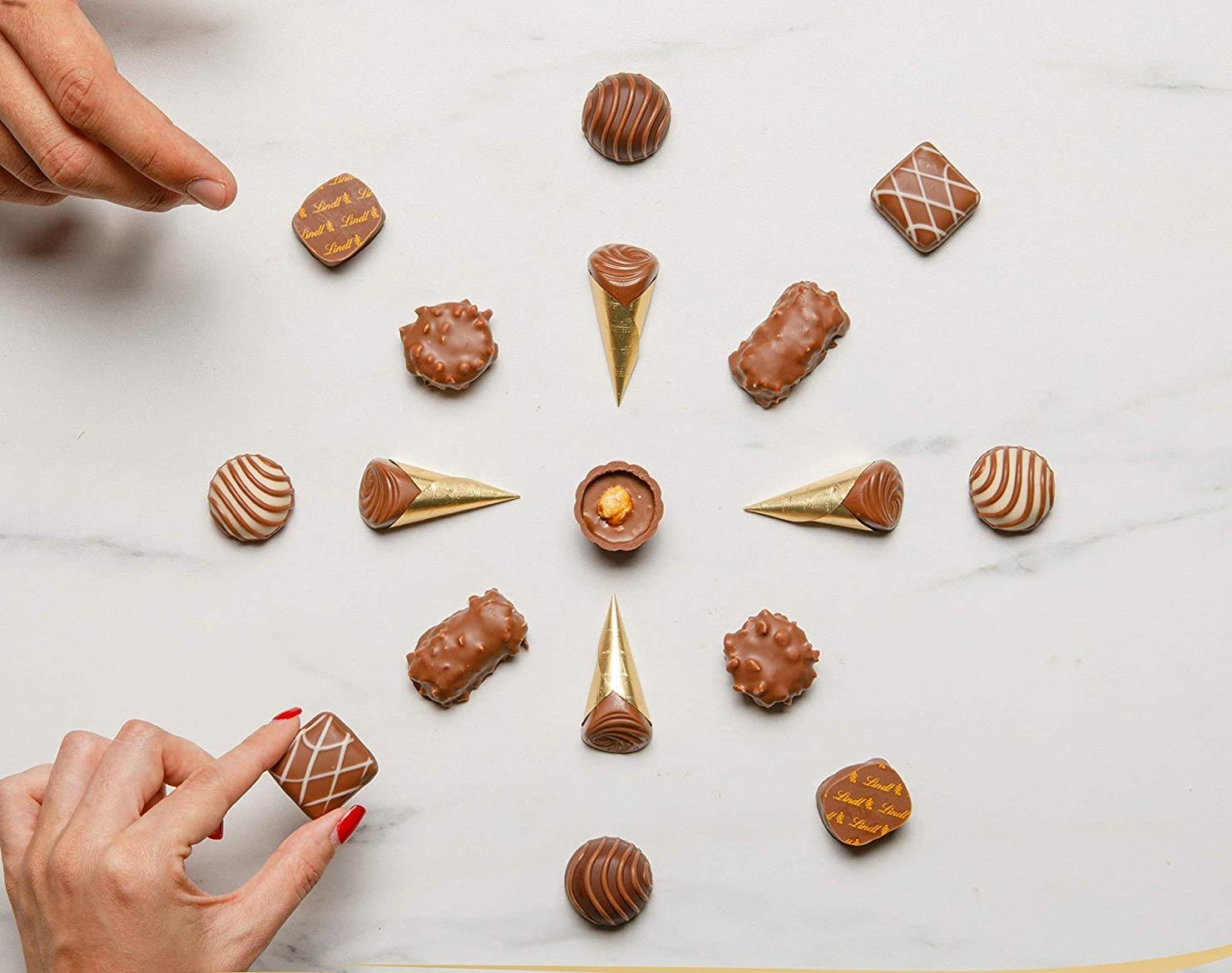 Lindt Connaisseurs Assorted Chocolate Gift Box, Great for Holiday Gifting 20 Count (Pack of 1)