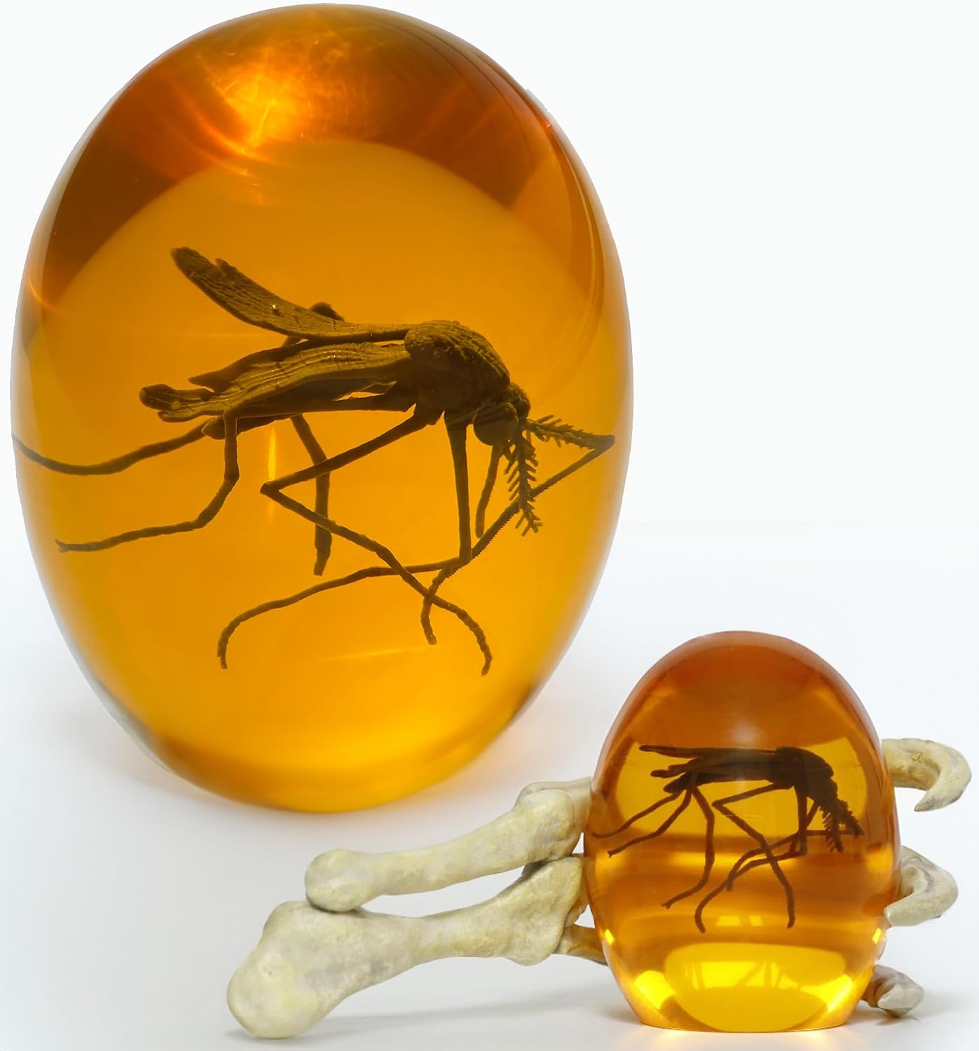 VEOJEIN 3D Mosquito in Amber & Jurassic Dinosaur Hand, 6.5" x 3.0" Gift for Collectors and Enthusiasts, Aged Effect Paperweight, Original Design Desk Decor, Amber-Colored Resin Sculpture