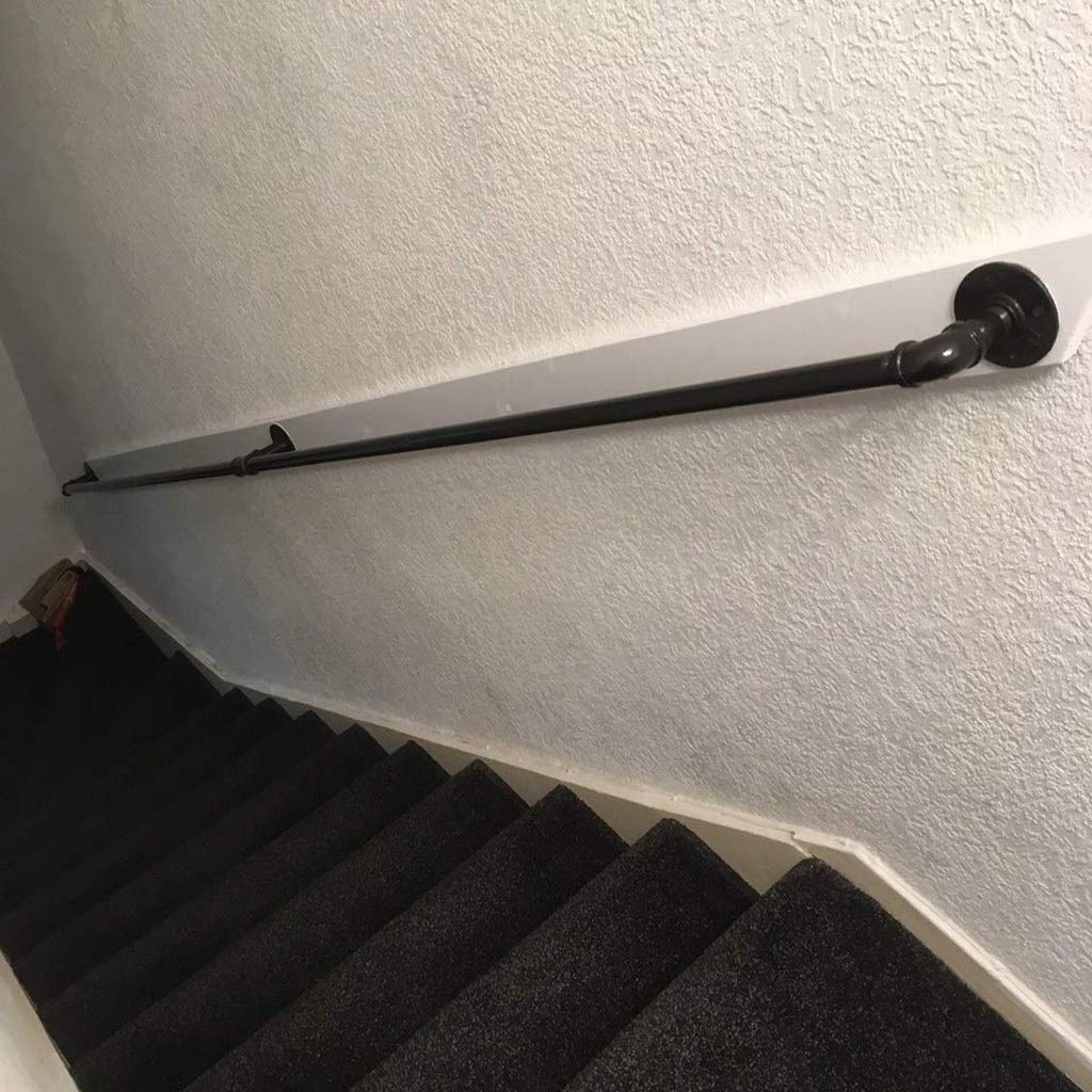 Rampe d'escalier industrielle noire pour sécuriser l'accès au loft et à la mezzanine