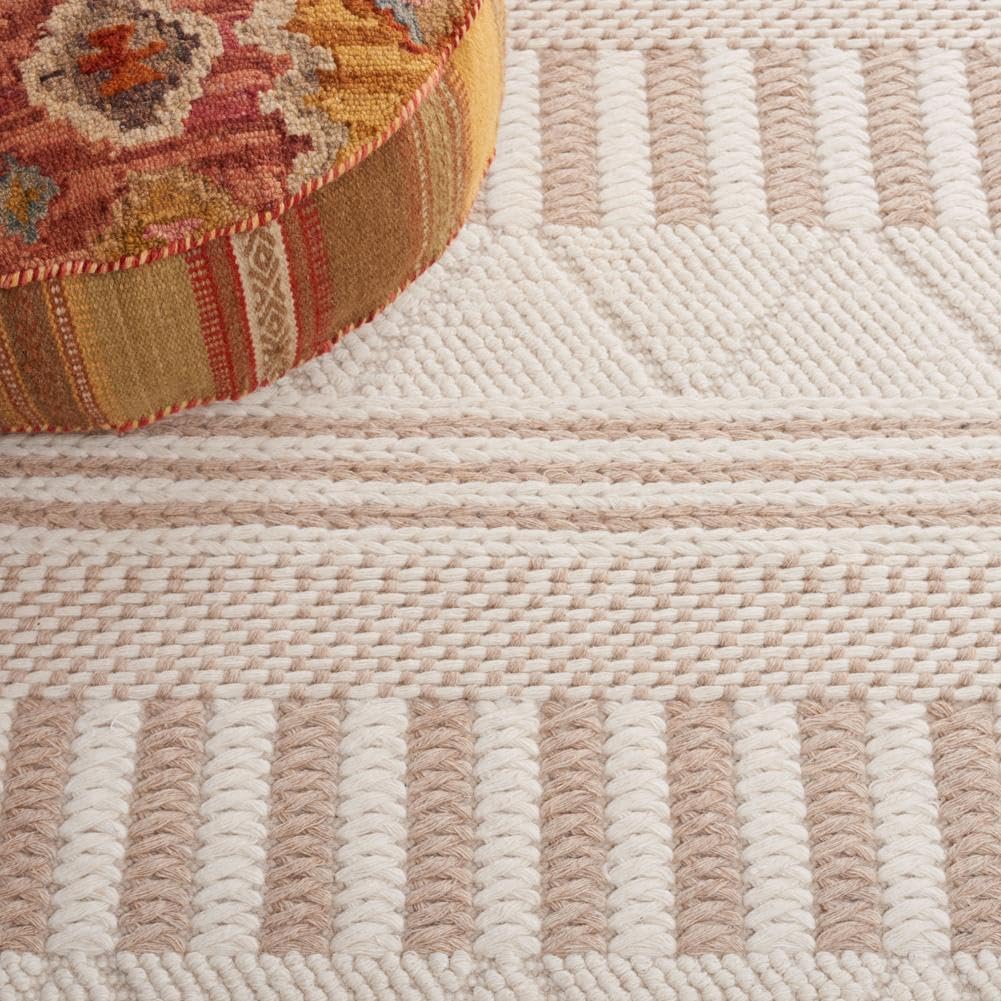 SAFAVIEH Natura Collection Runner Rug - 8' Runner, Ivory & Taupe, Modern Design, Ideal for High Traffic Areas in Hallway, Bathroom & Kitchen (NAT207E-28)