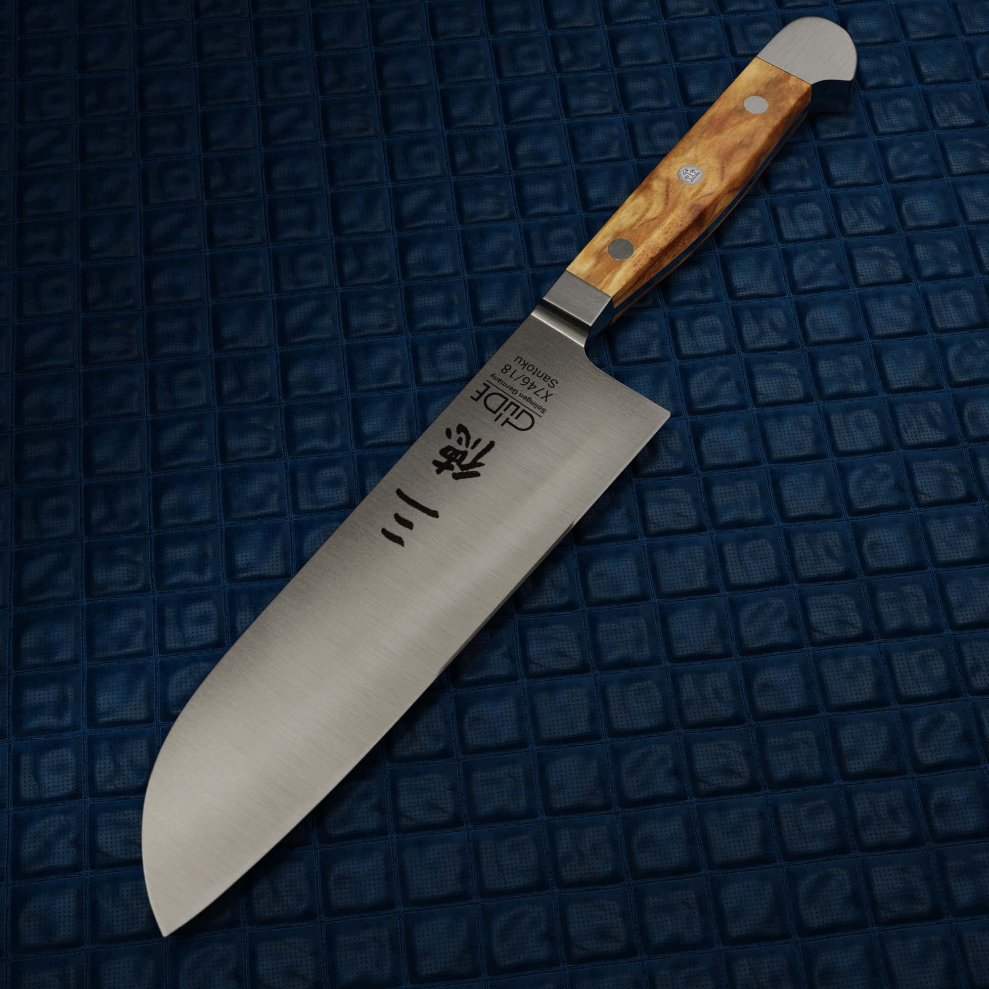 GÜDE Solingen - Nóż Santoku, kuty, 18 cm, drewno oliwne, ALPHA-OLIVE - podwójny trzpień, Ręcznie robiony w Niemczech