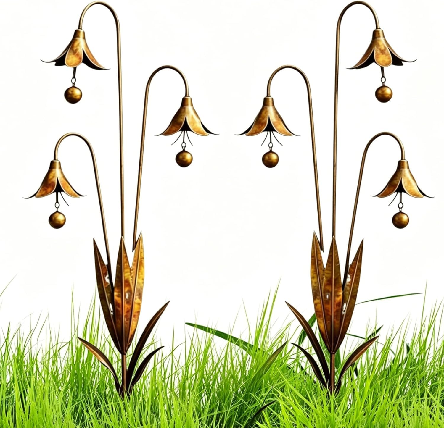 Gartenstecker aus geflammtem Kupfer mit DREI Calla-lilien und glöckchen, regenfänger, pflanzenskulptur aus Metall-Blume, rustikale Windspiel für Rasen, terrasse und Garten (B*2)