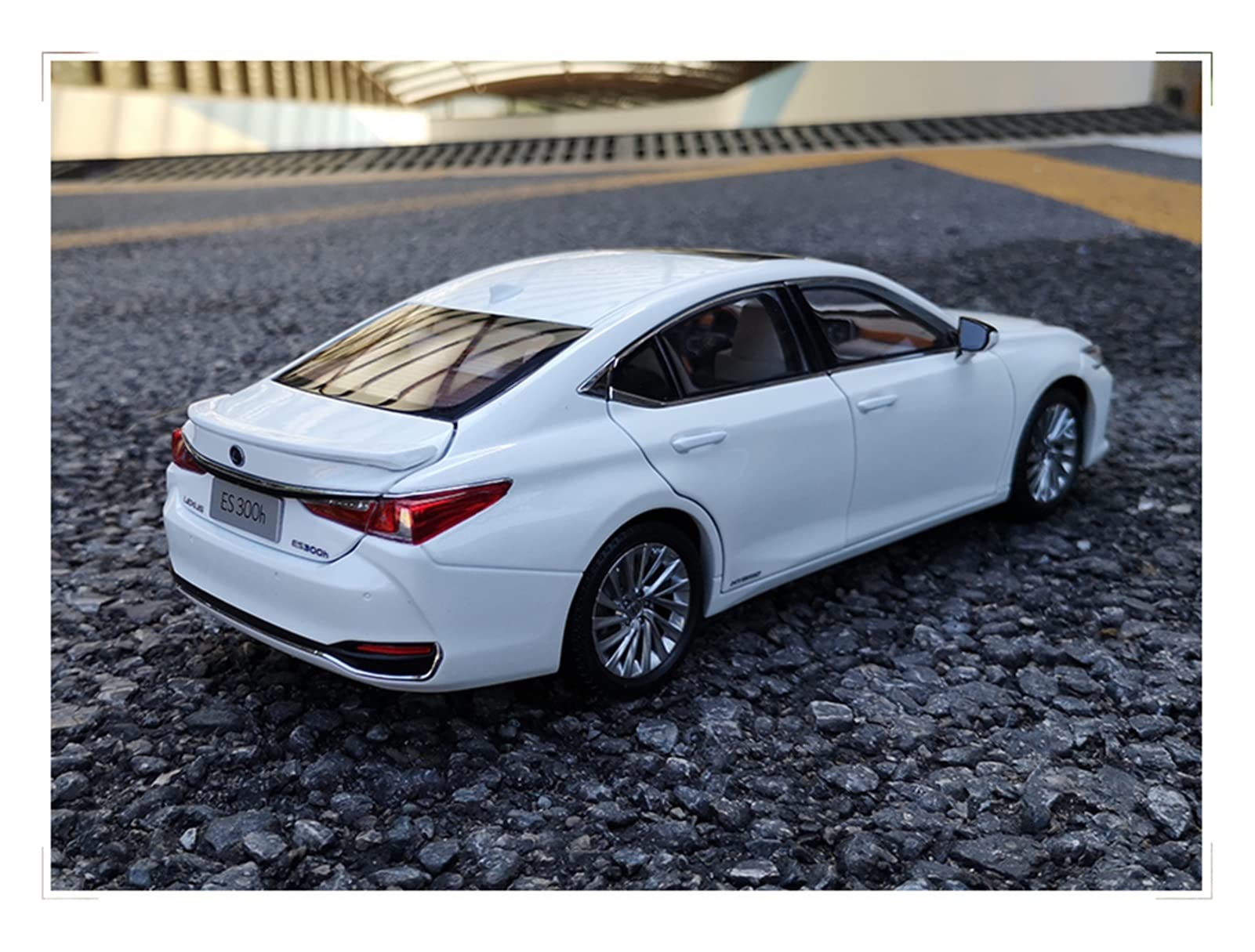 Amazon.co.jp: ミニカー スケールモデルカー レクサスES300H 2019静的