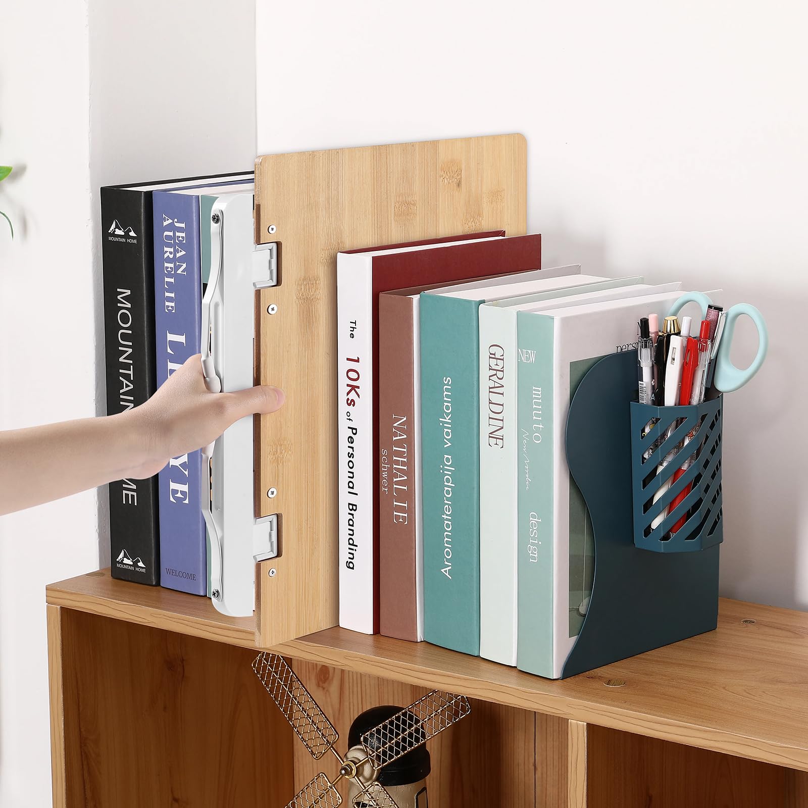 Soporte para libros de lectura, soporte plegable para libros de cocina, bandeja ajustable y clips de papel de página con clips elásticos para recetas, partituras de música, laptop, tableta