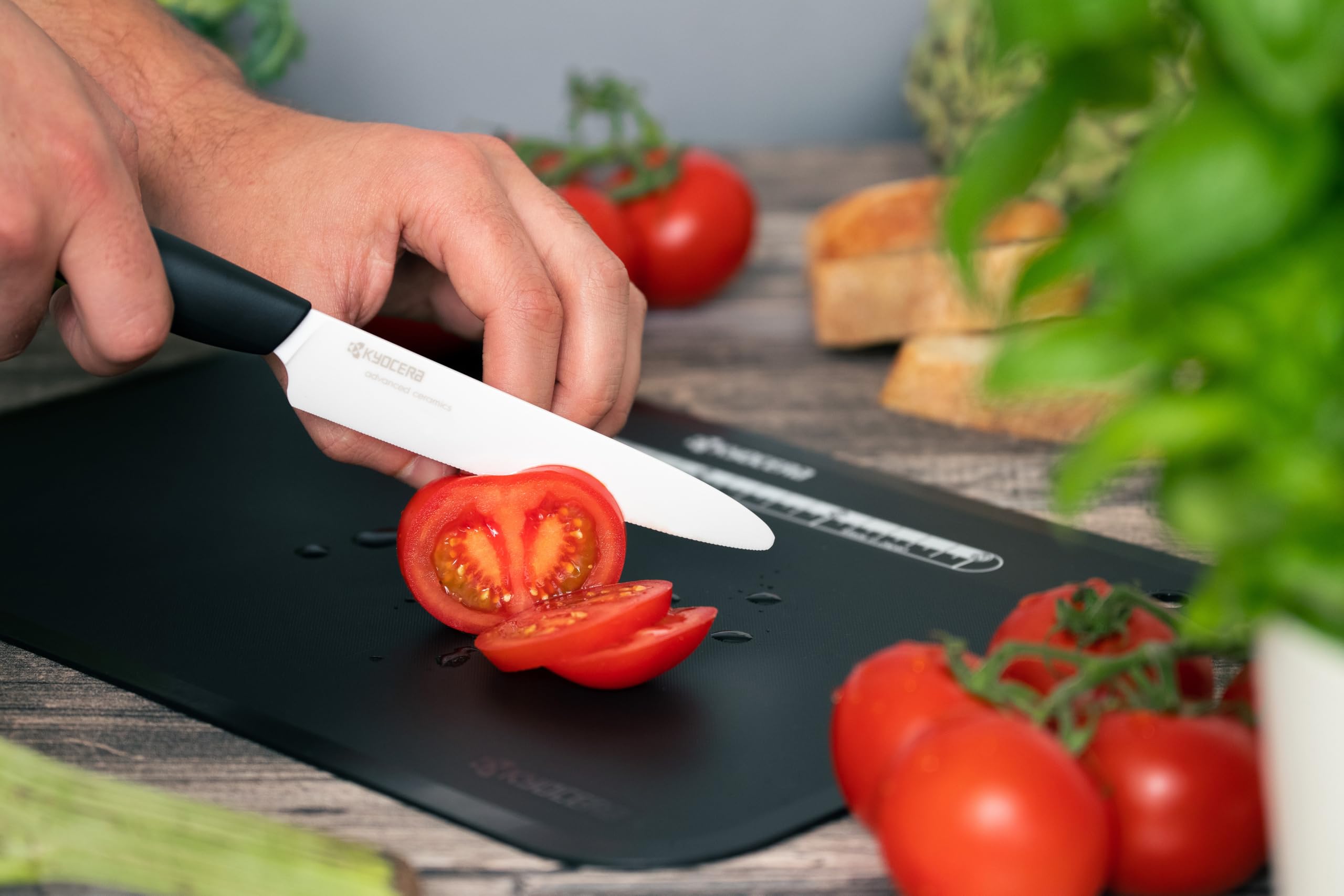 Couteau en céramique Kyocera, couteau à tomate, lame 12,5 cm, lame en céramique de zircone, coupe micro-scie, extrêmement tranchant, va au lave-vaisselle, FK-125 WH-BK EU