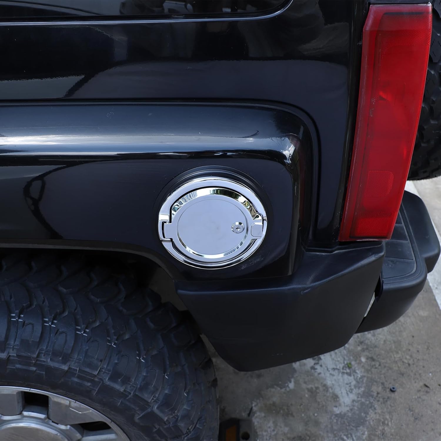 PIUGILH Locking Fuel Filler Tank Door Compatible with Hummer H3 2005-2009 Exterior Accessories, Lock Fuel Filler Tank Door Gas Tank Cap Cover (Silver)