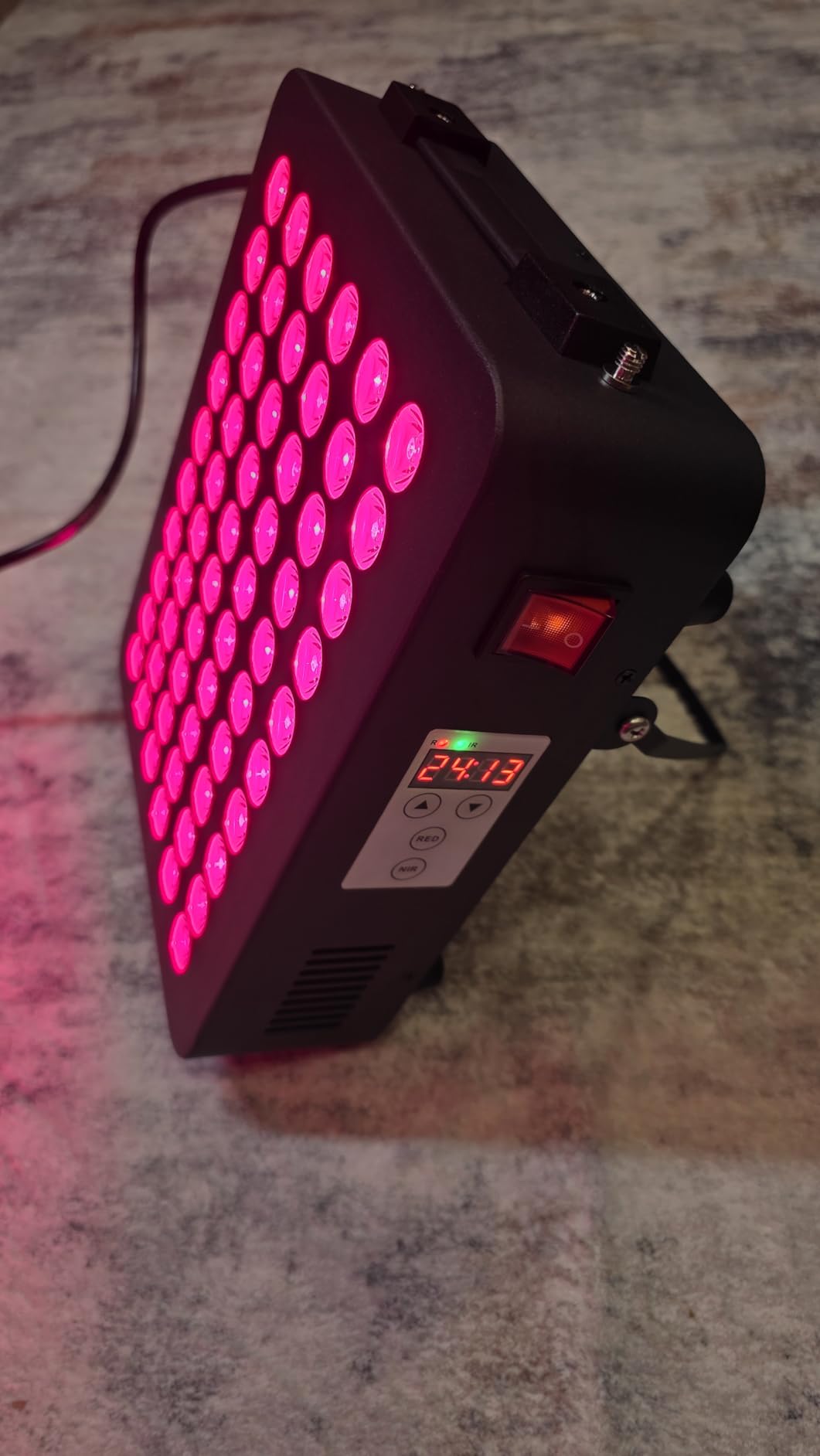 Je recommande chaleureusement ce panneau de luminothérapie rouge à toutes les personnes en quête d'un bien-être naturel.