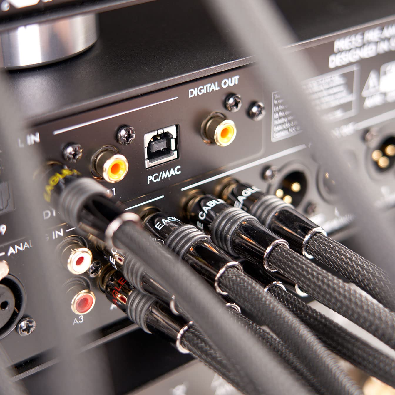 Eagle Cable by INAKUSTIK - 10040007 - Cavo audio stereo Deluxe | suono potente e dinamico, alto contenuto di rame | 0,75 m in nero | schermatura 2 volte – spina in metallo | schermo intrecciato