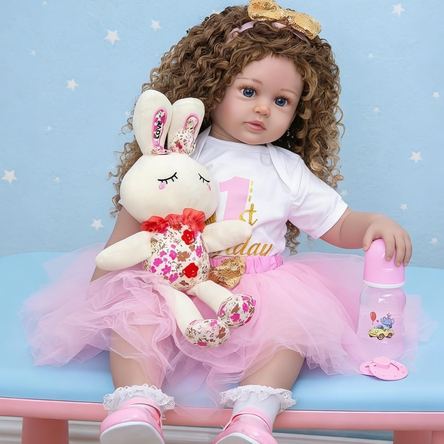 61 cm große echte Babygröße, Reborn-Kleinkind-Mädchenpuppe, verwurzeltes braunes lockiges Haar, weiche Vinyl-Gliedmaßen und Stoffkörper, lebensechte Reborn-Baby-Puppe, die echt lebensecht aussieht