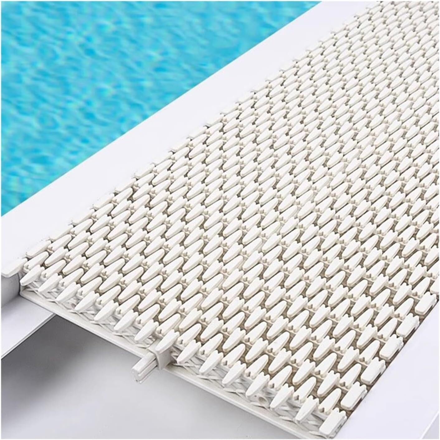 Grille de piscine pour trop-plein en plastique afin de garder les pieds au sec autour de l'eau