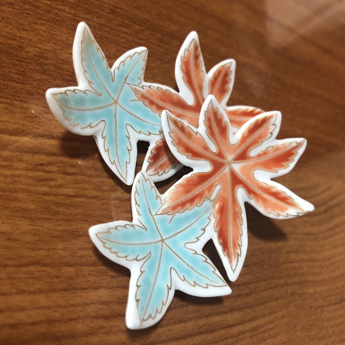 Amazon.co.jp: 深川製磁 箸置き 紅葉 もみじ 楓 かえで 金彩 はしおき