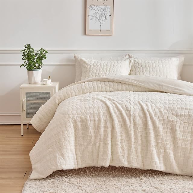 Wajade Faux Rabbit Fur Comforter Set Ultra Soft Fluffy Bedding Comforter Set Luxury Rectangle Pattern Plush Fuzzy 3 Pieces Bed Set(1Comforter+2 Pillowcases) (Full Size, Ivory White)
