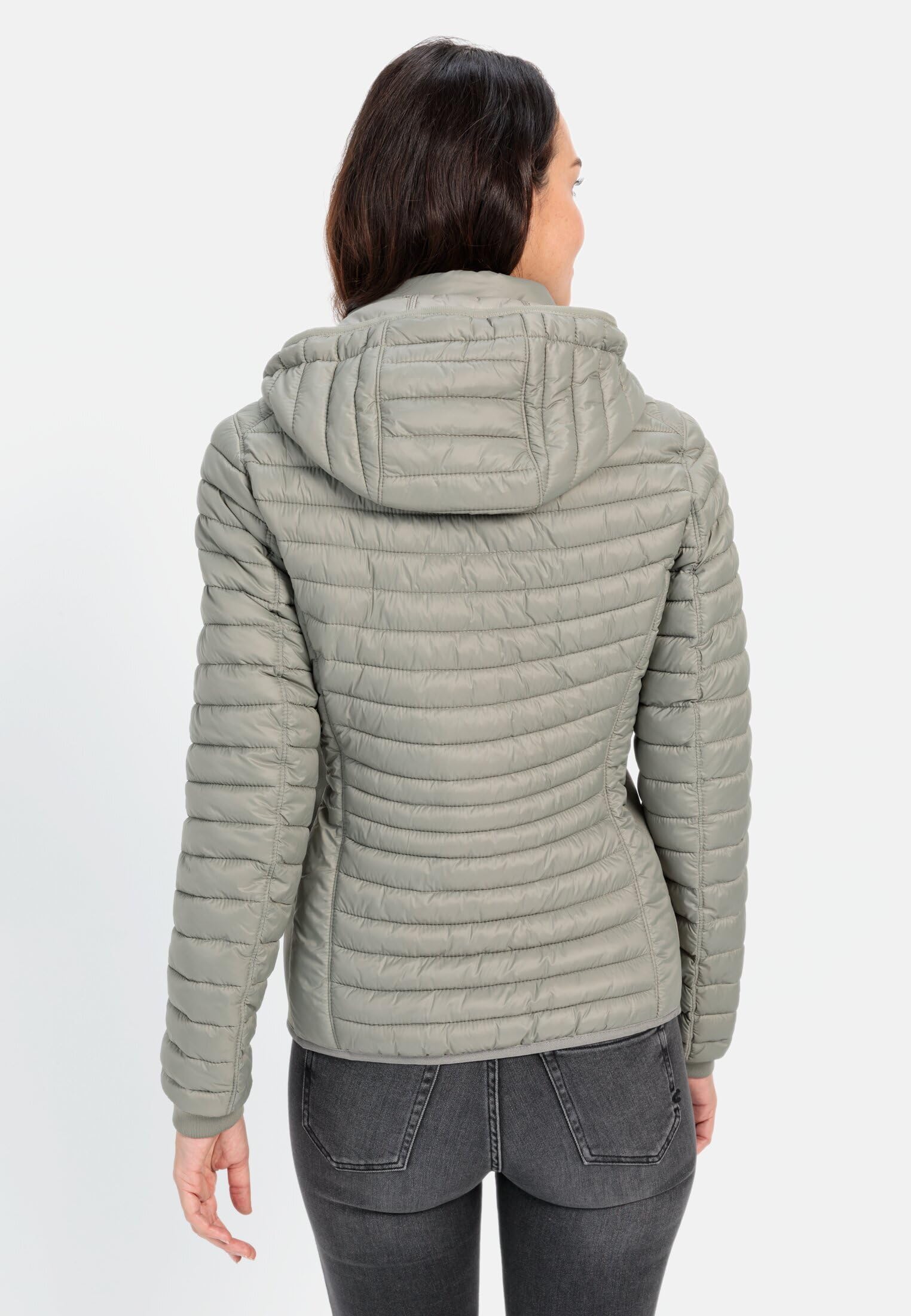 camel active Damen Leichte Steppjacke mit Kapuze | Winddichte und wasserabweisende Übergangsjacke mit 2-Wege-Reißverschluss und abnehmbarer Kapuze