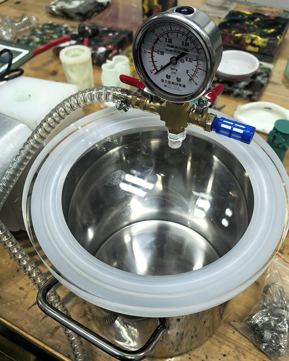 Oracra Extra-large Vacuum Chamber Kit for Mold Degassing, Stainless Steel Vacuum Pot with Pressure Gauge, Commercial Silicone Bubble Defoaming Tanks(2 Gallon/6L)