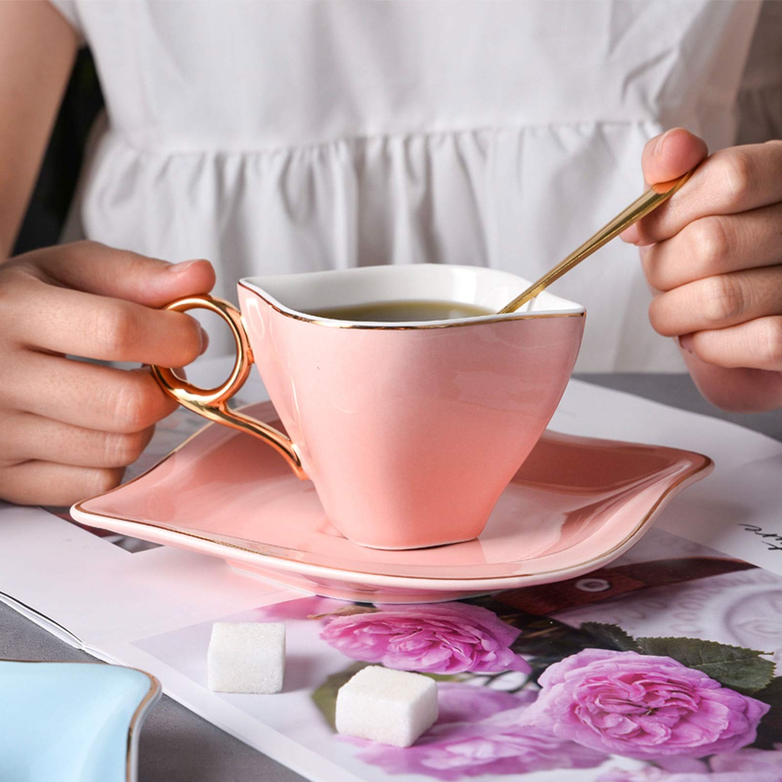 Filiżanki do kawy Ceramiczne espresso ze spodkami i metalowym kubkiem 6,8 uncji filiżanki do cappuccino zestaw 2 filiżanek do herbaty zestawy upominkowe na imprezę do domu, biura, na imprezę, prezent
