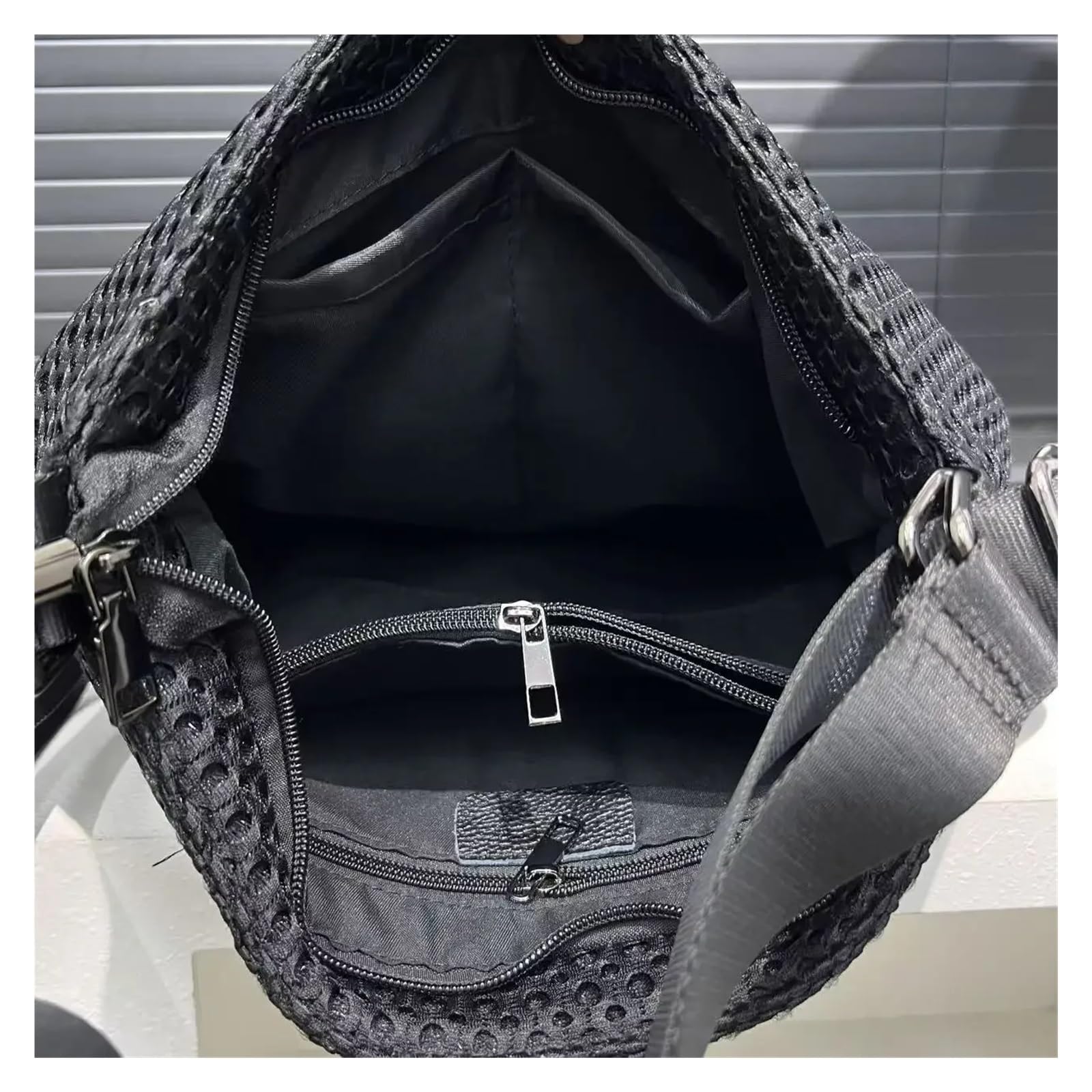Zaino da donna alla moda in rete di nylon cucito con grande capacità, tasche multiple casual, borsa a tracolla leggera