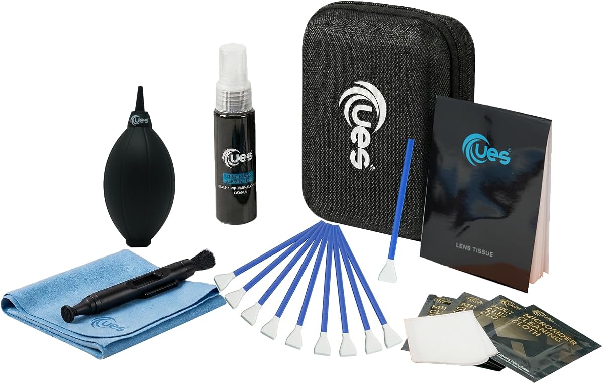 UES Kit de limpieza de cámara APS-C profesional 21 en 1 con estuche rígido de viaje | Limpiador de lentes y sensores, soplador de aire, lápiz limpiador de lentes, paño y pañuelos de microfibra para lentes y pantallas, 10 hisopos APS-C de 16 mm