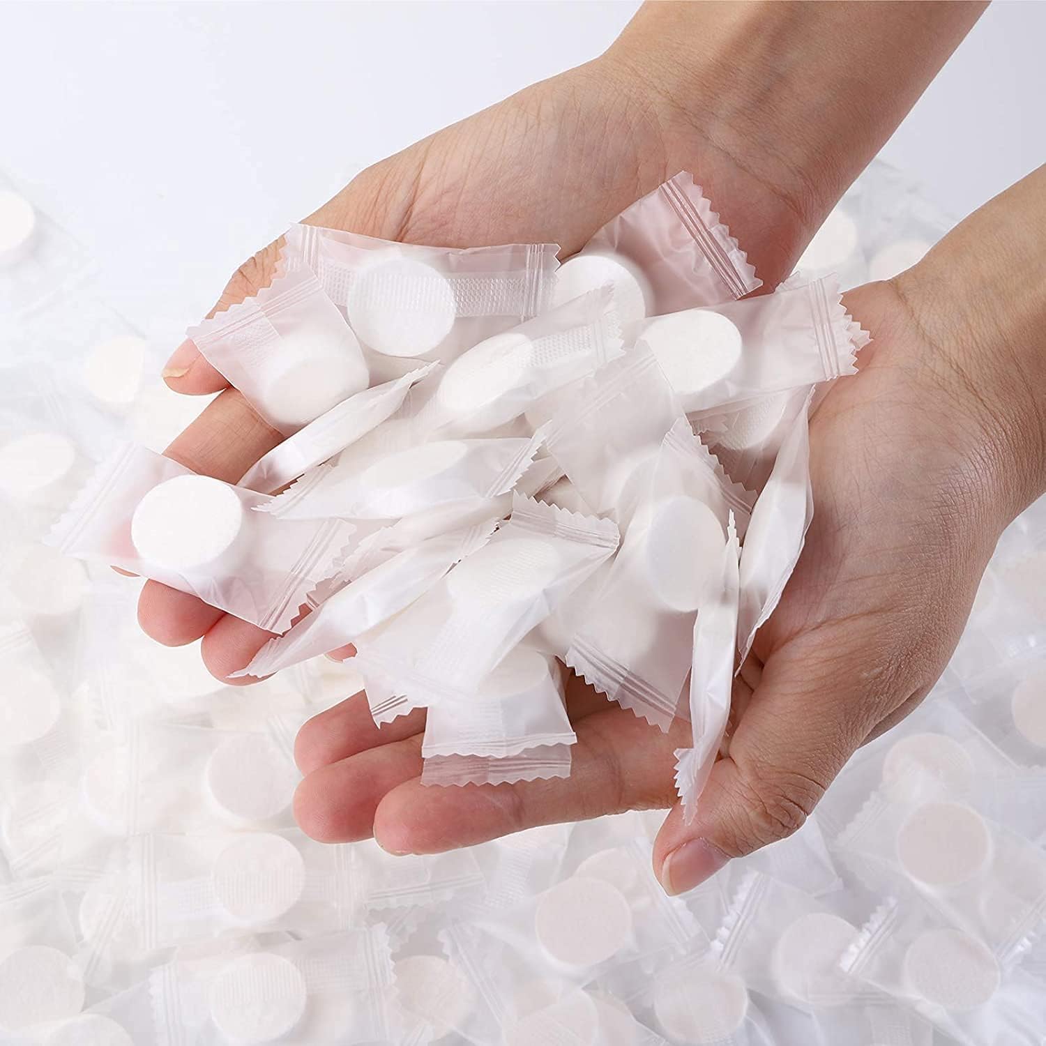 Mini Compressed Cotton Towels, Disposable Tablet Towels Mini Hands Wipes Portable Compressed Coin Compact Tissue for Travel Camping Hiking Outdoor Sports-image-0