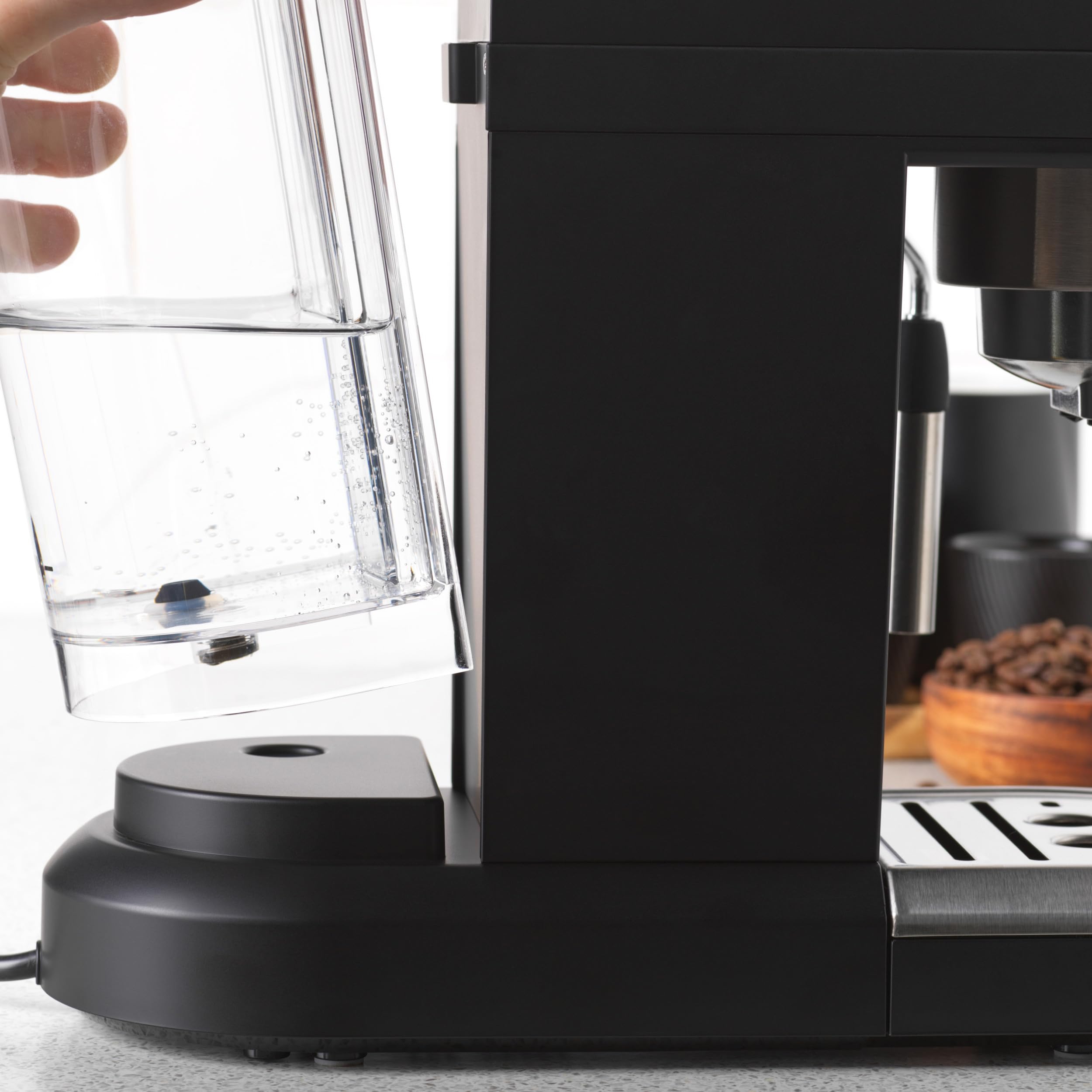 Petra PT5240 Cafetera Espresso - con espumador de leche, depósito de 1,4 l, expreso de estilo barista simple o doble, Máquinabomba de presión italiana de 15 bares, apta para café molido, 1465 W, negra