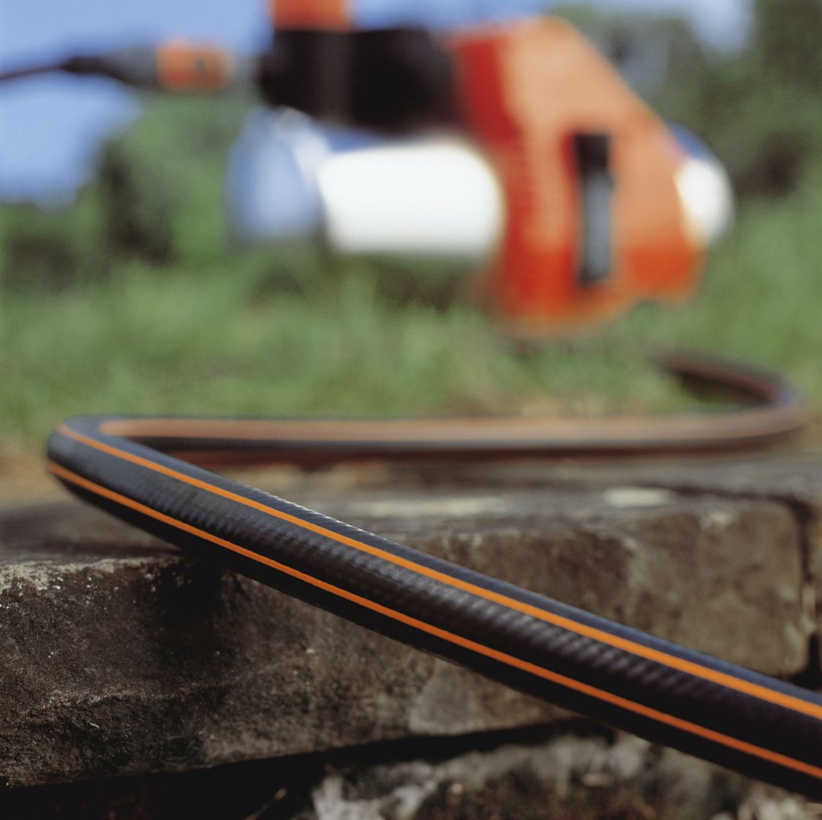 Gardena Premium Rubber Schlauch: 13 mm (1/2 Zoll) Durchmesser, Abgabe als 50 m Rolle, formstabil, kein Verdrehen oder Verknoten, für hohe Beanspruchung, witterungs- und ozonresistent (4424-22)