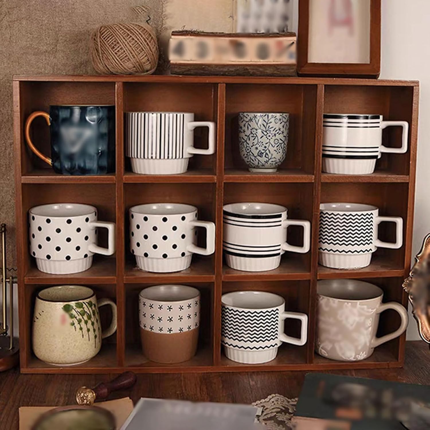 Kaffeebecher-Präsentationsregal zur Wandmontage, Holz-Schattenbox-Regal für Tassen und Sammlerstücke, platzsparendes Regal mit 12 Fächern, für Küche, Büro (Naturholz, 52 x 9,5 x 39,5 cm)