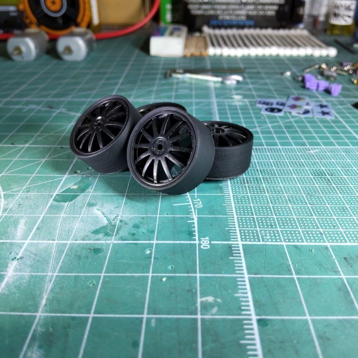 ミニ四駆　黒ローフリクションペラタイヤ　23mmマッハsss セット 7 ミニ四駆 ペラタイヤ 黒ローフリクション23.0㎜ カーボン