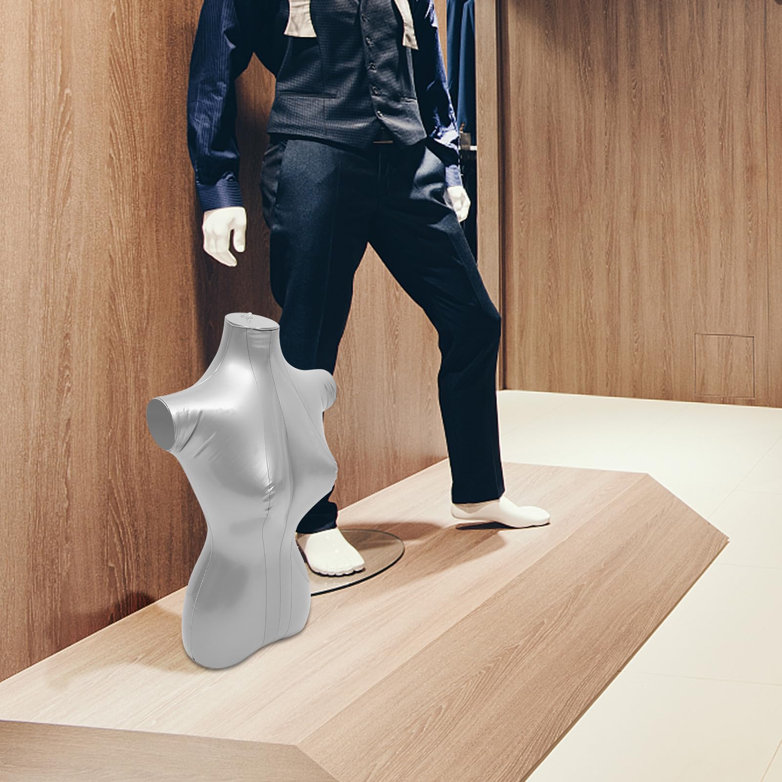 Yardwe Schaufensterpuppe Halbfigur aus PVC in Silber Tragbar und Stabil Stilvolles Modell für Damenkleidung und T Shirt Präsentation im Geschäft