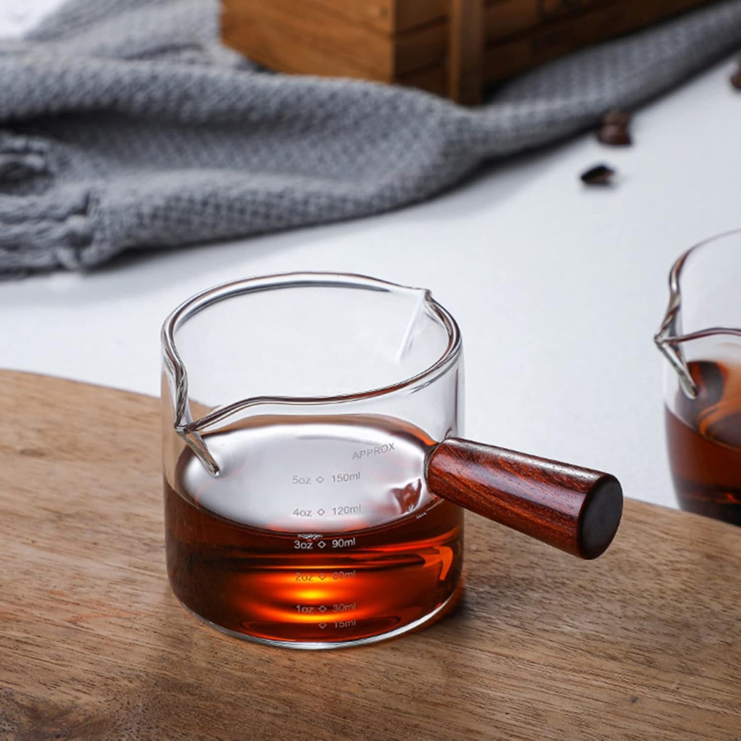 5 Oz Espresso Shot Glass,Double Spouts Measuring Cup with Wooden Handle and 2 Scales,Smooth Bottom Milk Cup,Measuring Shot Glasses,Clear Round Beakers,Clear Liquor Glass Cups, 12x12cm