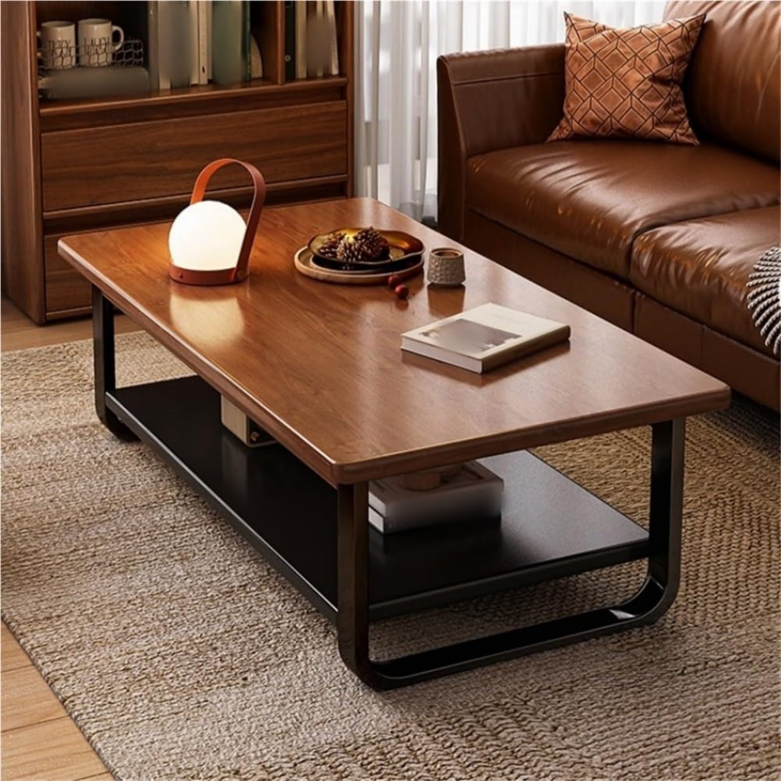 Mesa central para sala de estar con estante de madera industrial para tardes de cine
