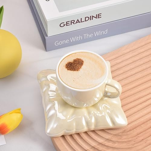 Miniatura 5 de Koythin Taza de café de cerámica con platillo, taza creativa y bonita con posavasos de almohada para oficina y hogar, 8.5 oz8.5 fl oz para té con