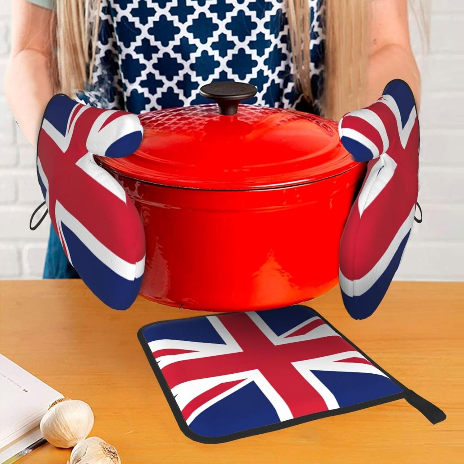British Flag Print Heat Resistant Microwave Gloves, Used for Baking, Cooking, and Fashion Kitchen Essentials